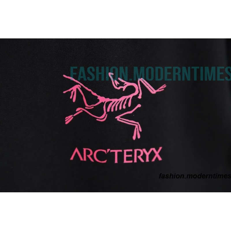 Arc Teryx - Large Logo Printed Short Sleeve T-shirt On The Back Arc Teryx - Large Logo Printed Short Sleeve T-shirt On The Back